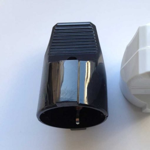 Clavija bipolar hembra con TT 3 Clavija enchufe con toma de tierra de color negro