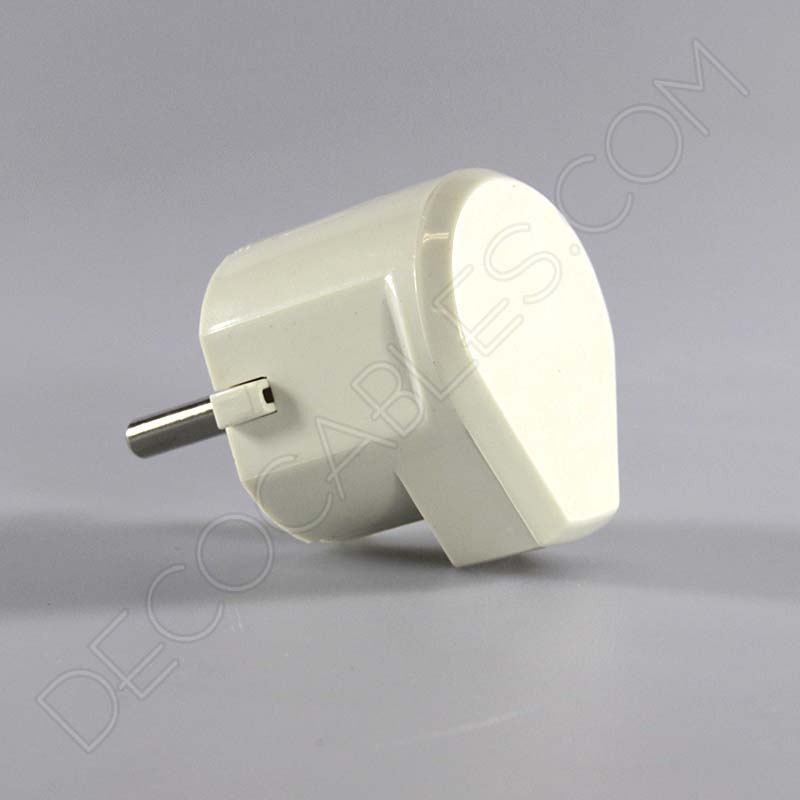 Clavija bipolar macho acodada plana con toma de tierra en color blanco Clavija bipolar macho acodada plana con toma de tierra en color blanco