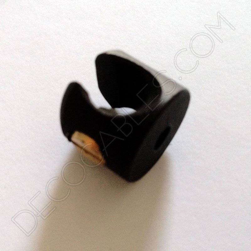 Sujeción metálica para cables en color negro Sujeción metálica para cables en color negro