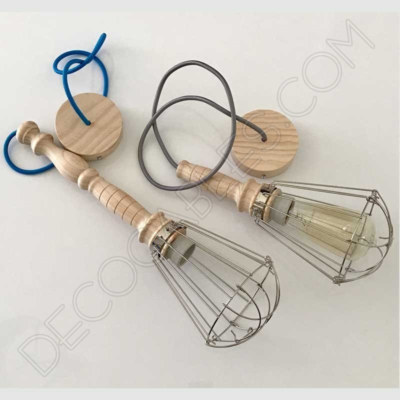 Lámpara colgante de madera con jaula metálica Lámpara colgante de madera con jaula metálica