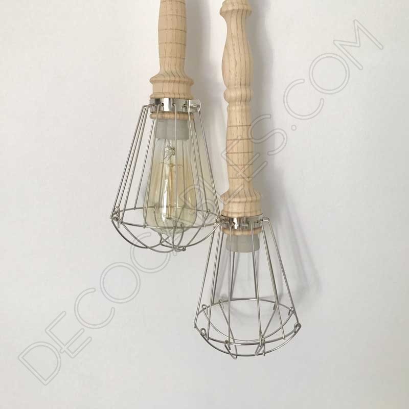 Lámpara colgante de madera con jaula metálica Lámpara colgante de madera con jaula metálica