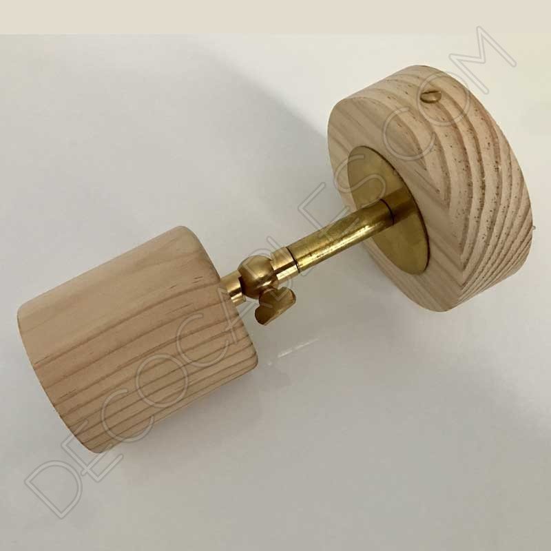 Foco articulado de pared en latón y madera Foco articulado de pared en latón y madera