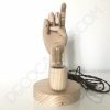 Lámpara de mesa de madera mano articulada 7 Lámpara de mesa de madera modelo mano articulada