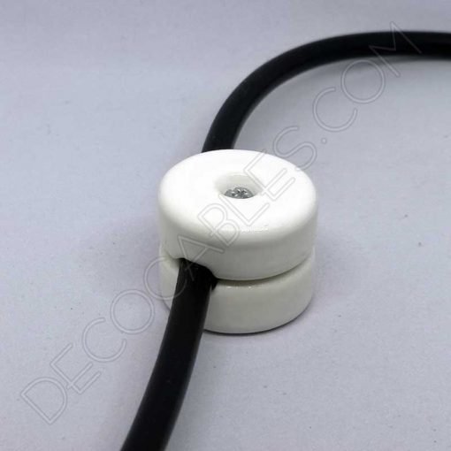 aislador de porcelana blanco para cable redondo textil o de silicona